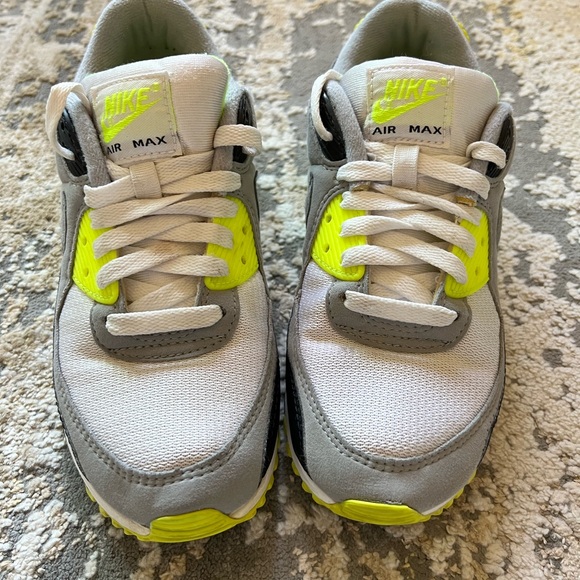 Air max 90 Volt size 6.5 (size 8 women’s) - Picture 6 of 6